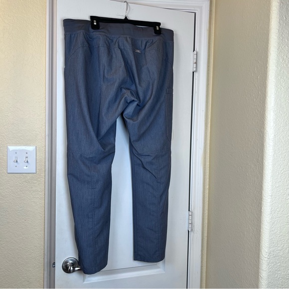 Figs Scrubs Gray Cargo Scrub Pants Size XL - Picture 3 of 10